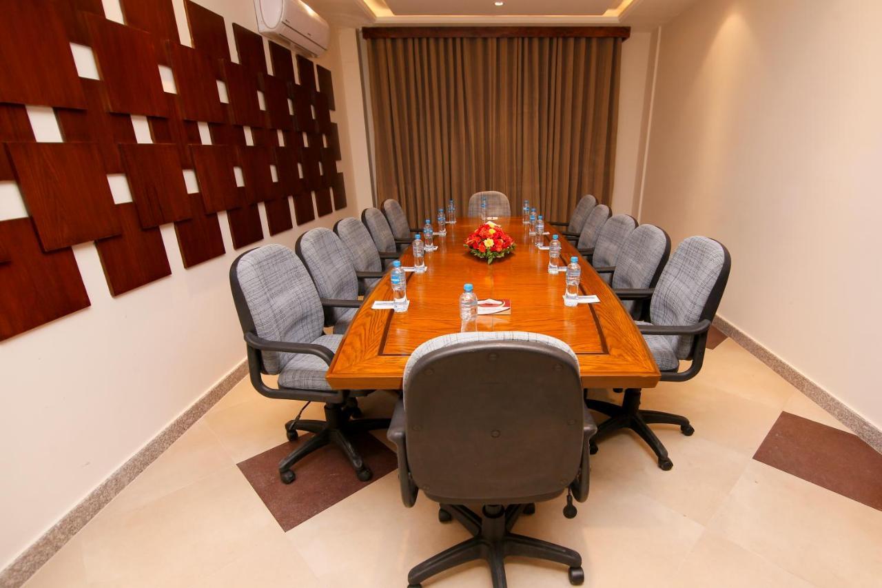Hotel One Rahim Yar Khan Club Road 外观 照片